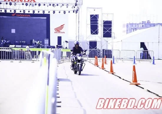 Accelerating Khulna With Honda CB Hornet 160R