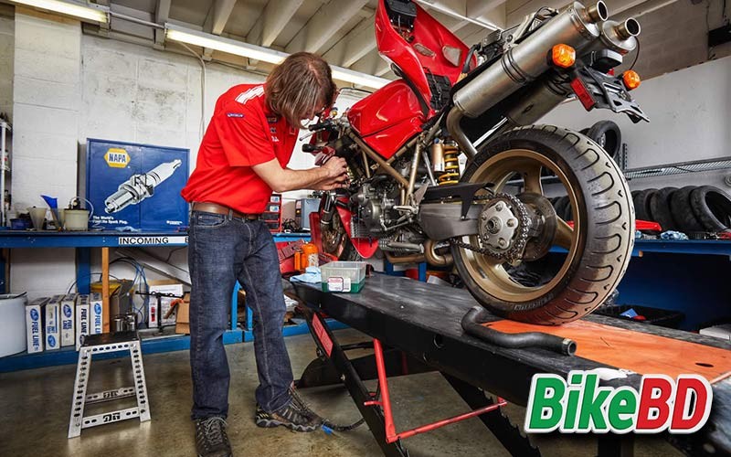 বাইক সার্ভিসিং করার সময় যে ১৫ টি কাজ অবশ্যই করানো উচিৎ