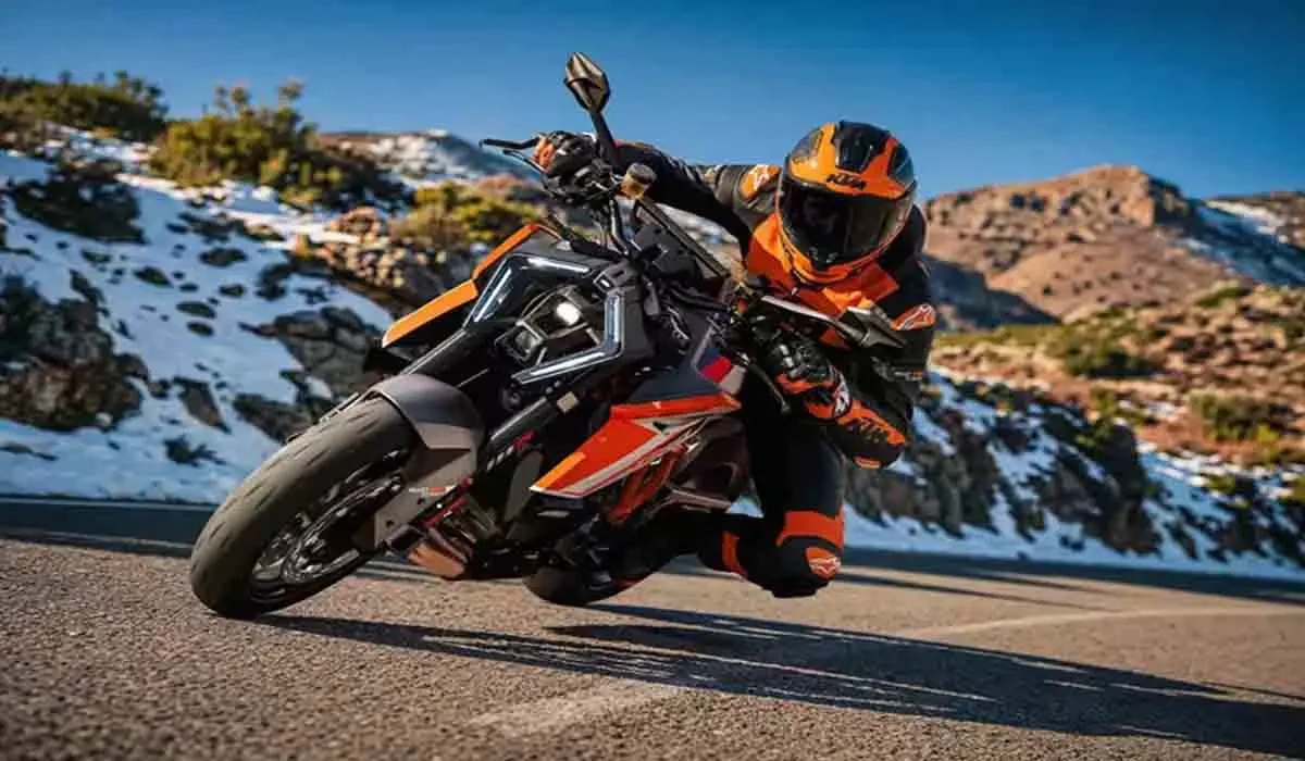 বিশ্ববাজারে কেটিএম নিয়ে আসতে যাচ্ছে লিমিটেড এডিশনে KTM 1390 Super Duke RR