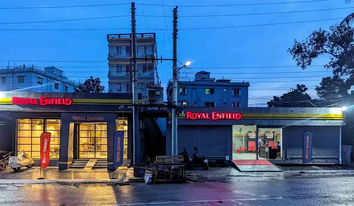 স্কয়ার মটরস এর হাত ধরে বরিশাল উদ্বোধন হল রয়েল এনফিল্ড শোরুম