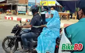 মোটরসাইকেলে রোগী ও অক্সিজেন সিলিন্ডার নিয়ে হাসপাতালে