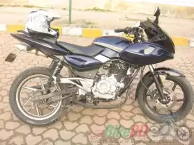 My Bajaj Pulsar 150 Review : Replica of Pulsar 220