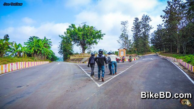 bikers-on-thanchi-alikadam-road