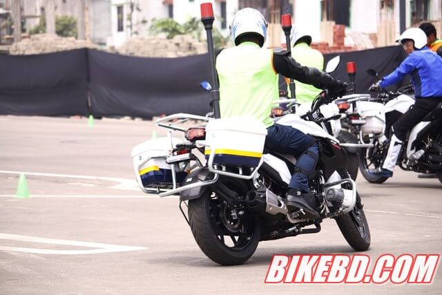 yamaha fz25 as police patrol bike