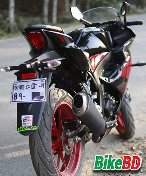 suzuki gsx-r 150 black red with tail light, exhust and rear tire