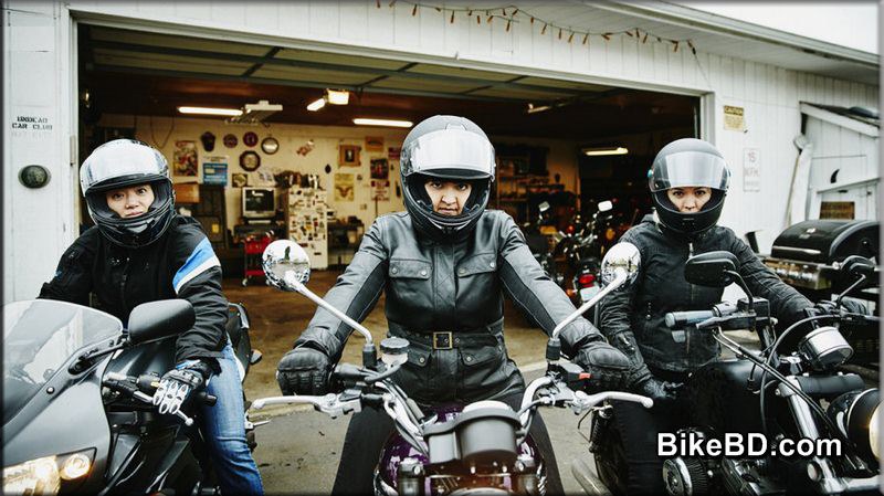 motorcycle-riders-with-helmet